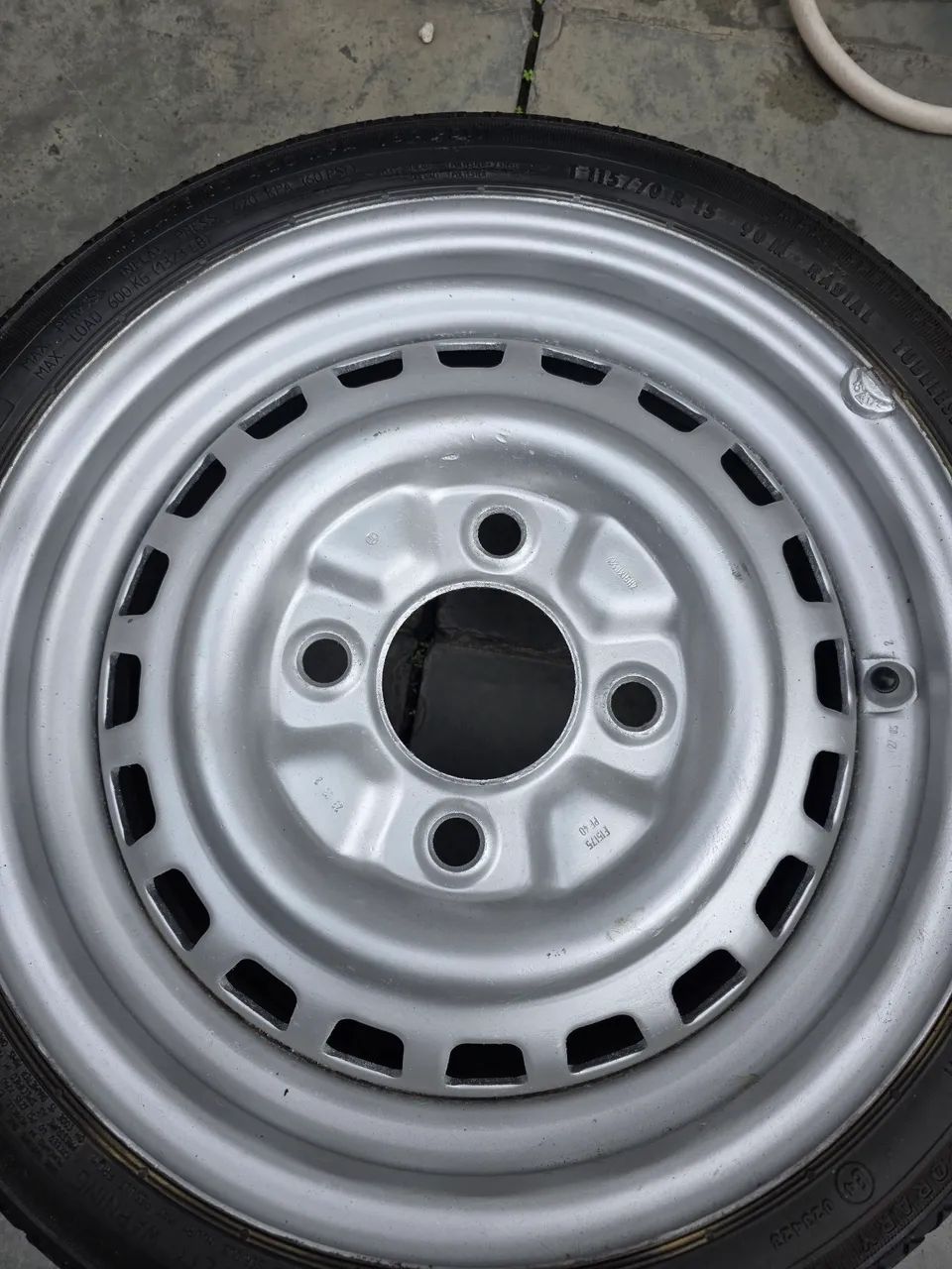 Rodas aro 15 de ferro com pneus bons - Foto 8