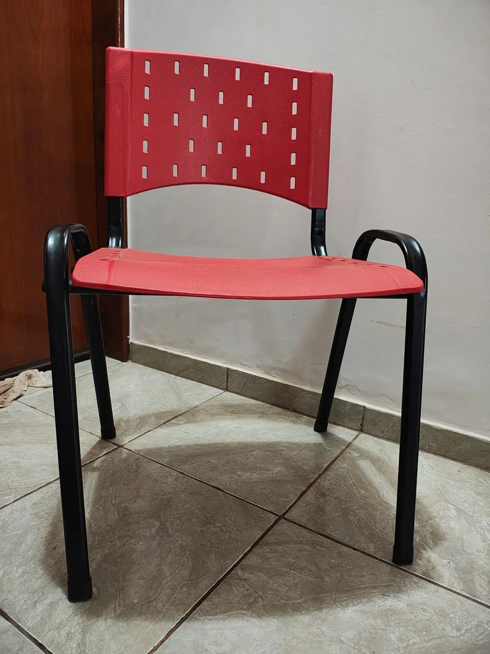 2 Cadeiras reforçadas vermelhas - Foto 4