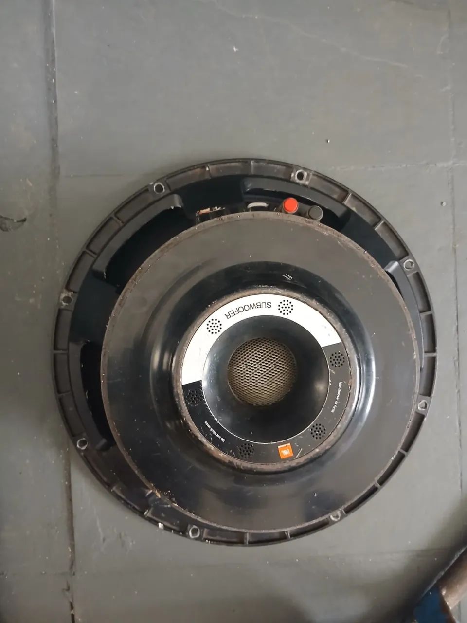 Grave de 15" - Tornado JBL 2.200 (1.100rms)