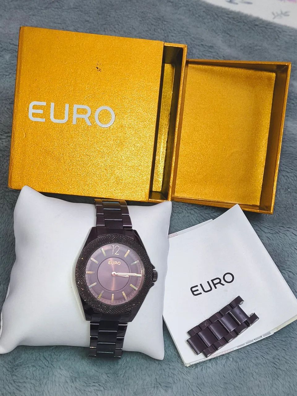 Relógio feminino Euro, sem bateria.