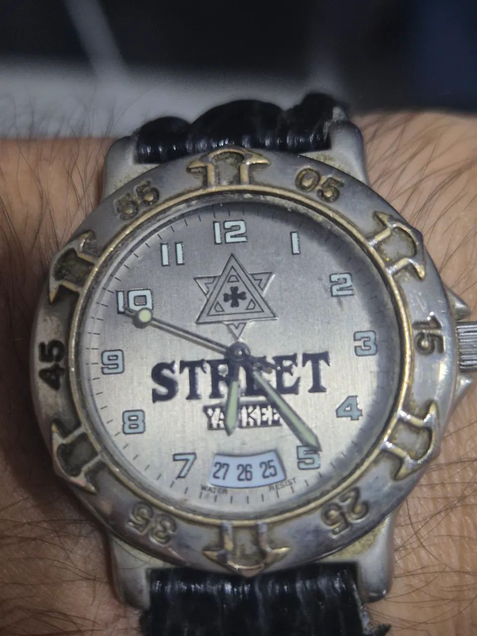 Relógio MAGNUM YANKEE  VINTAGE   À  QUARTZ    -    FUNCIONANDO PERFEITAMENTE