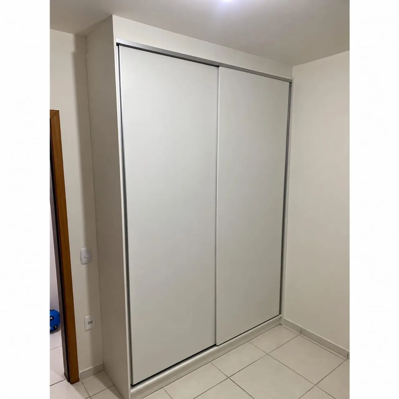 Roupeiro com duas Portas de correr em 100%MDF - Foto 3