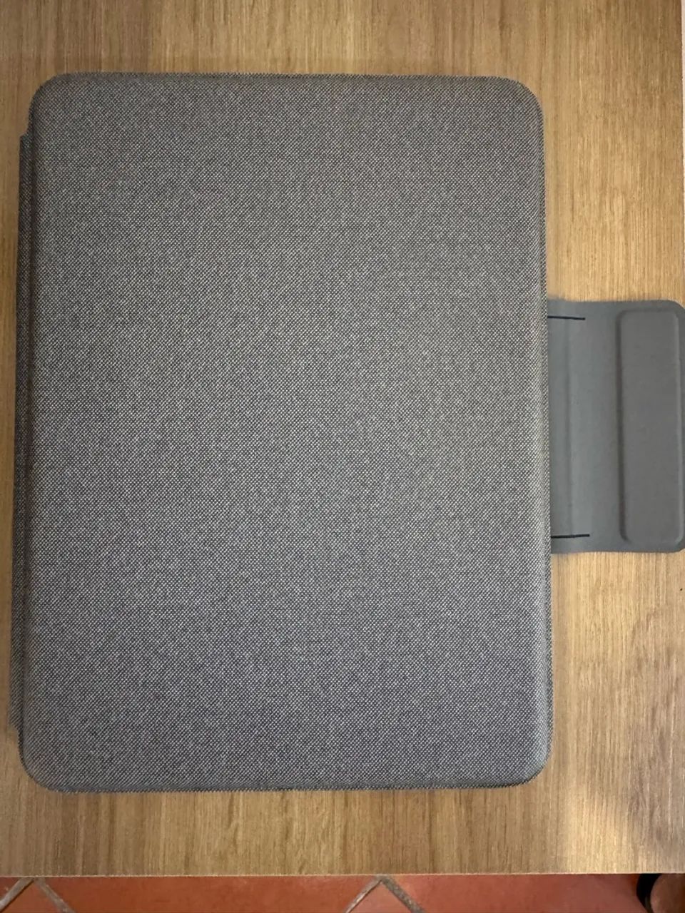 Apple iPad Air 4a geracao 64GB Space Gray 73% + teclado/case Logi Folio Touch - Foto 3