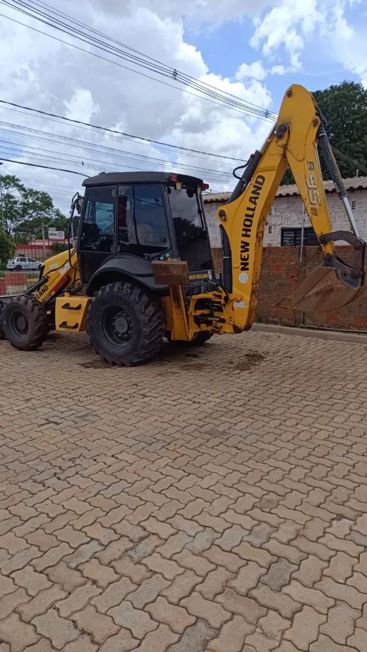 2020 New Holland b95