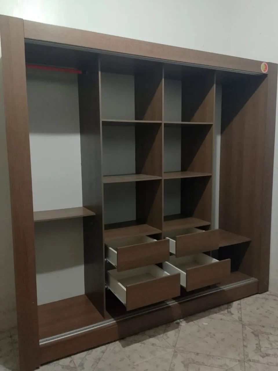 Vendo guarda-roupa no valor de 750 reais com entrega e montagem  - Foto 2