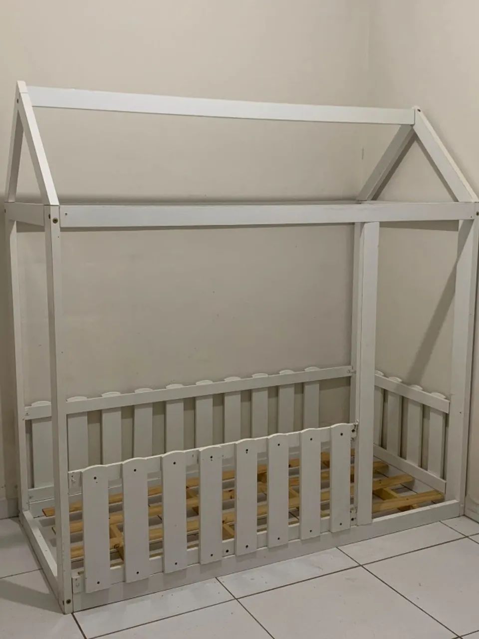Cama infantil montessoriana