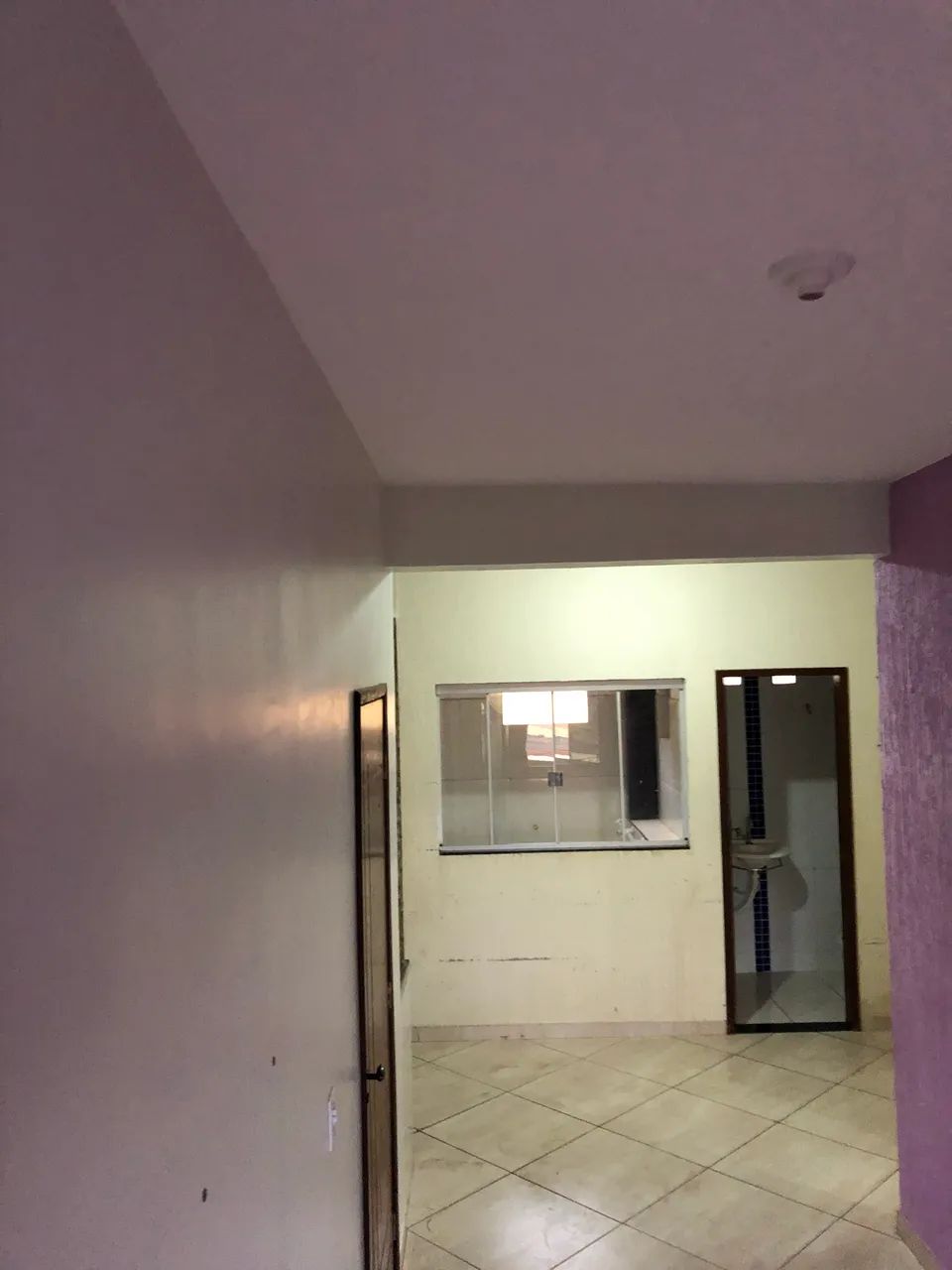 ÓTIMO APARTAMENTO DE DOIS QUARTOS NO CENTRO DE SAMAMBAIA.