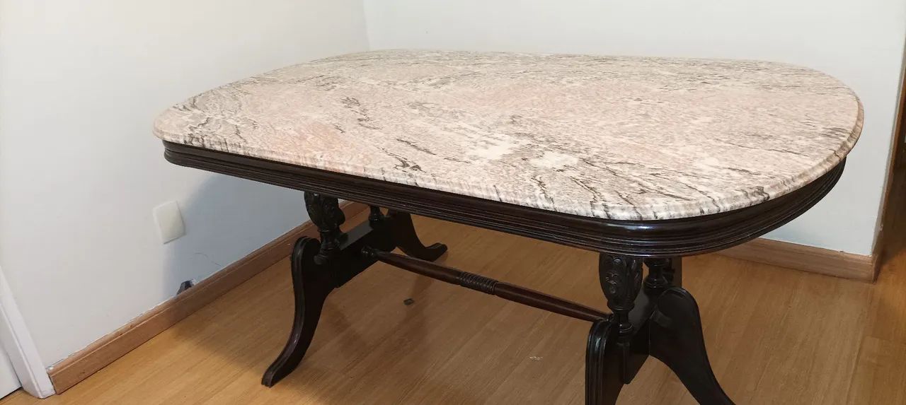 Mesa jantar jacarandá com mármore Carrara rosa