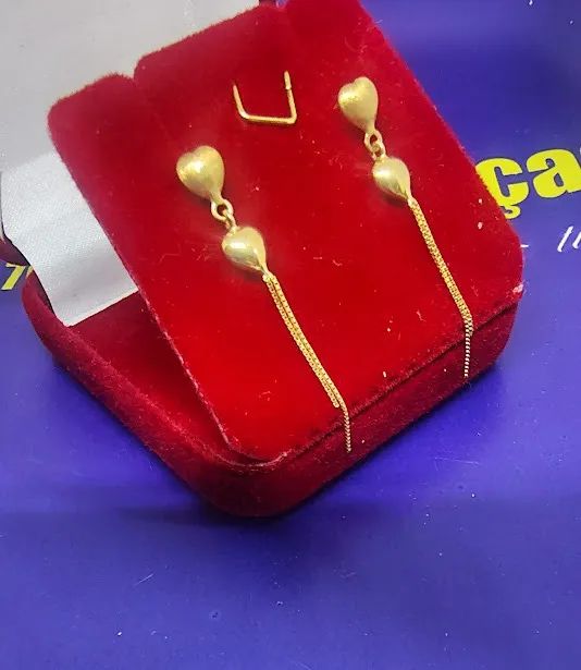 Brincos 2 Corações 4 mm e Correntinha Pendurado Ouro 18 Kilates  Peso 1.62 Gramas 42 mm    - Foto 2