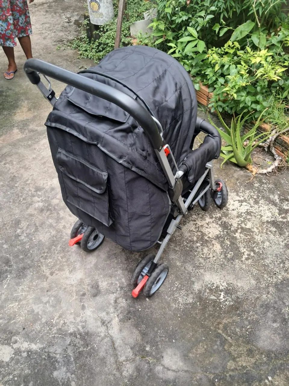 Vendo carrinho de bebê 