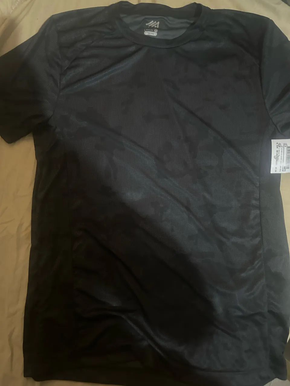 camiseta preta camuflada, Nova. Nunca usada.