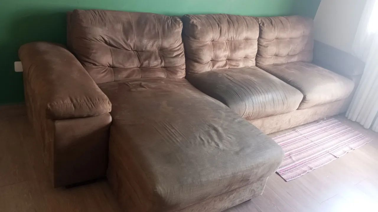 Sofá grande com chaise 