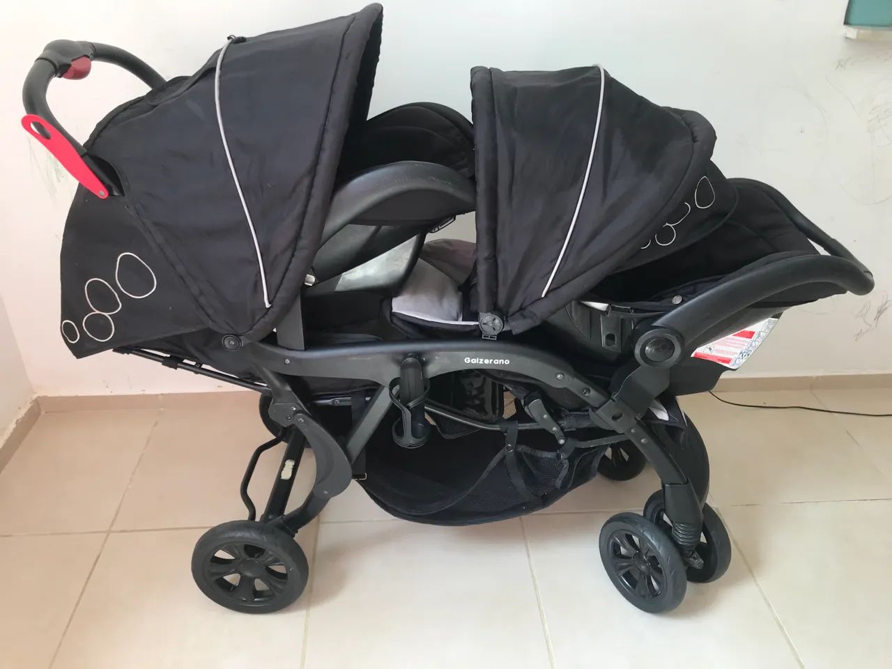 Carrinho de Bebê Gêmeos com Bebê Conforto Galzerano - Foto 2