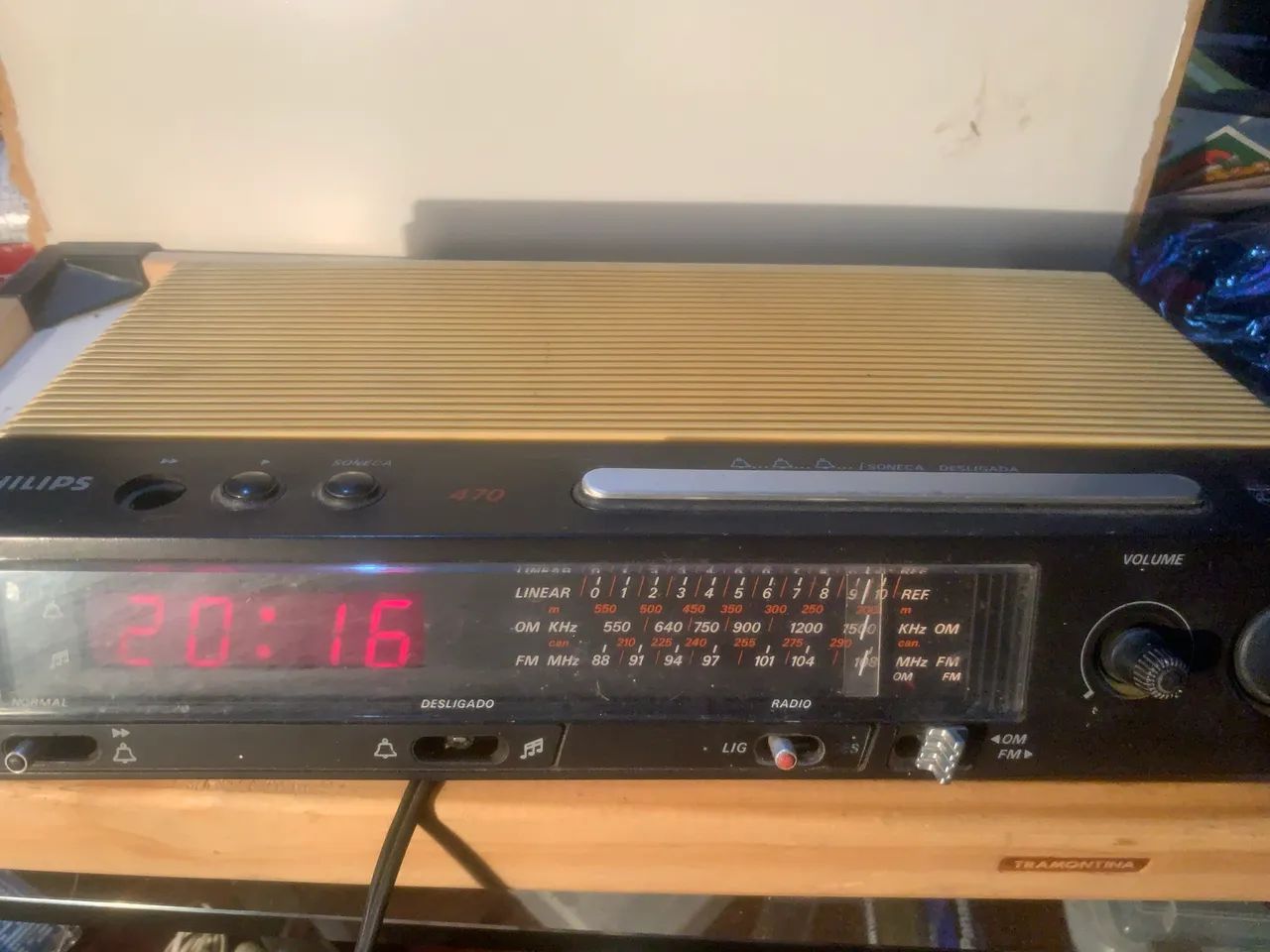 rádio relógio vintage Philips 470. - Foto 3