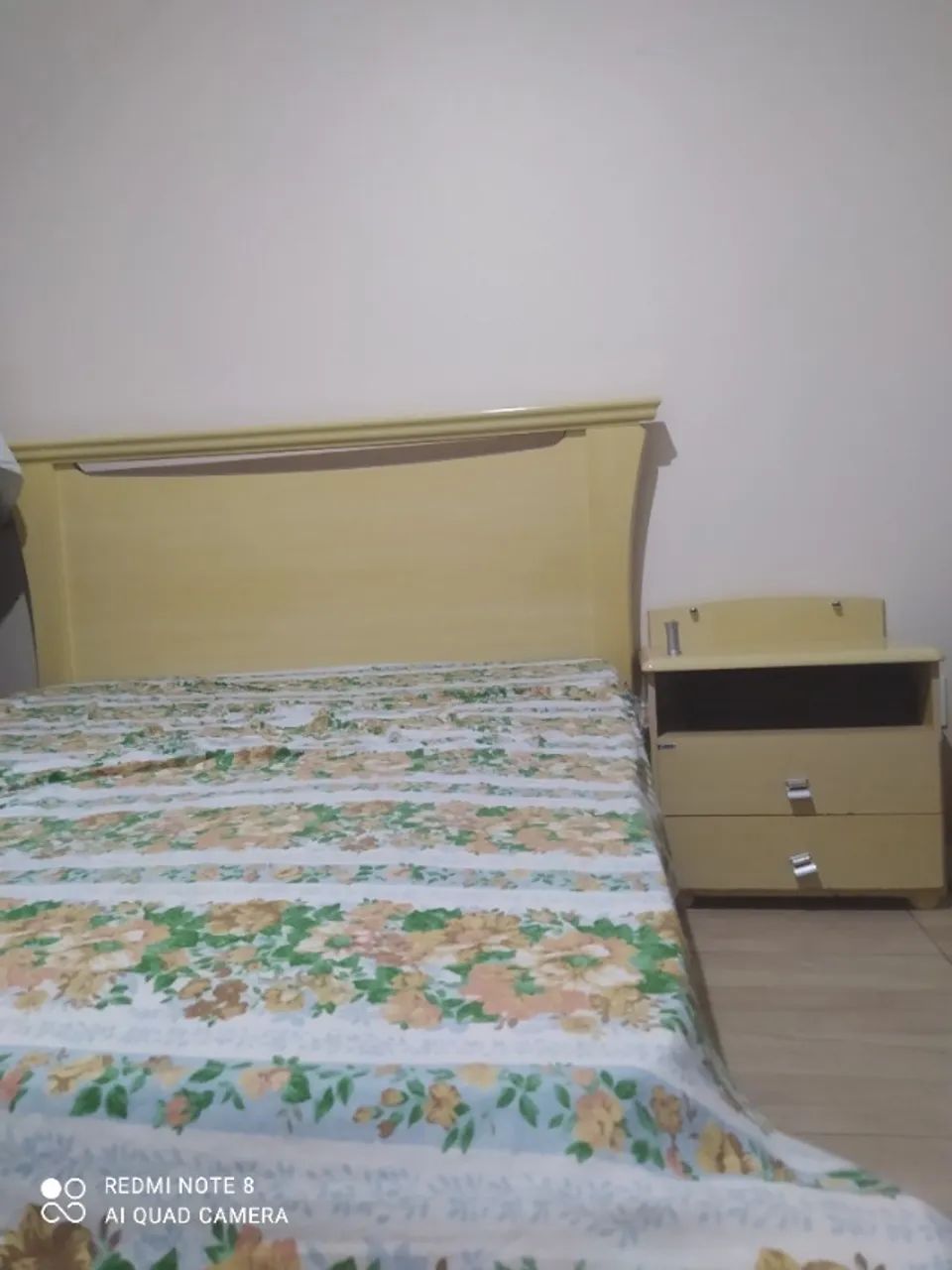 Cama de casal + criado mudo