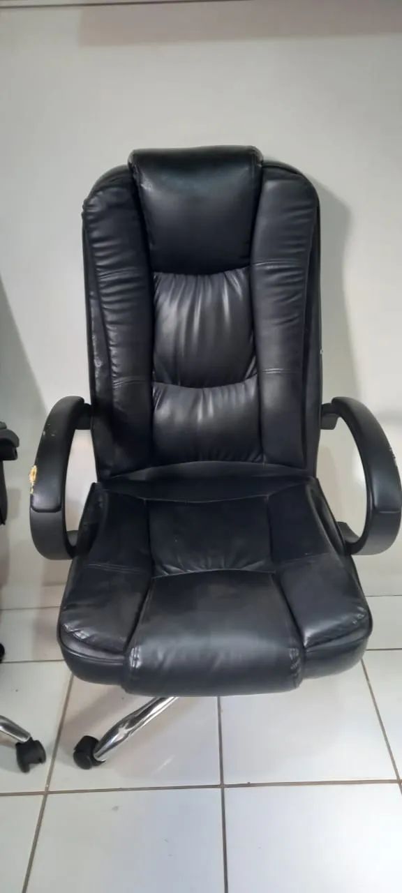 Cadeiras Giratórias / Precisa fazer reparo  - Foto 3