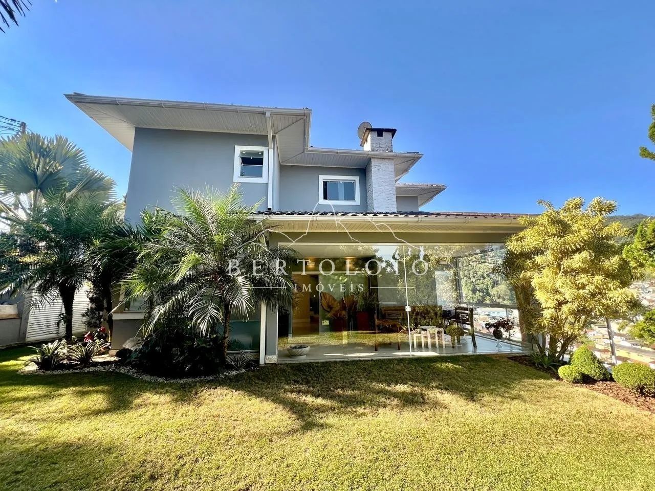 Casa Triplex em Condomínio na Mosela
