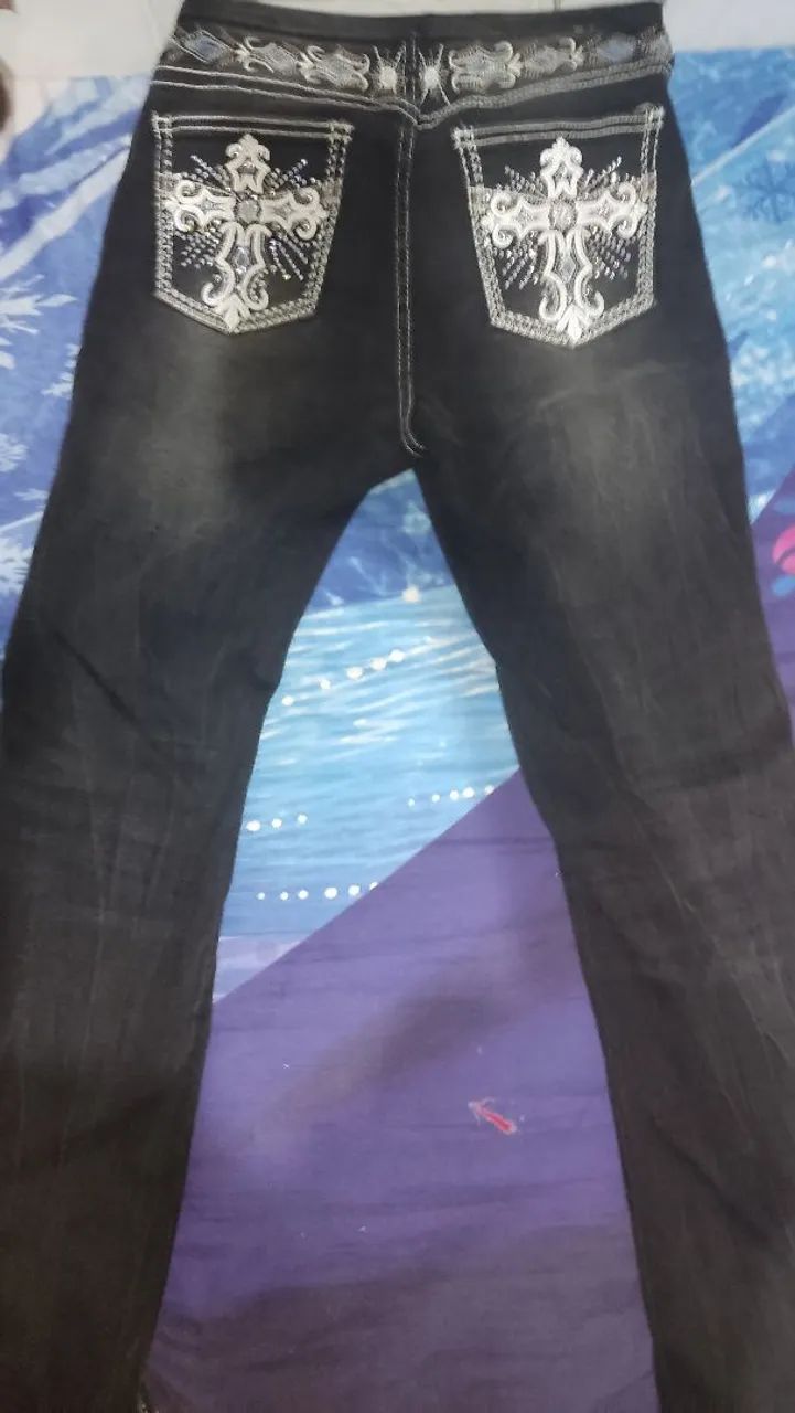 Calça alternativa com estampa gótica  - Foto 2