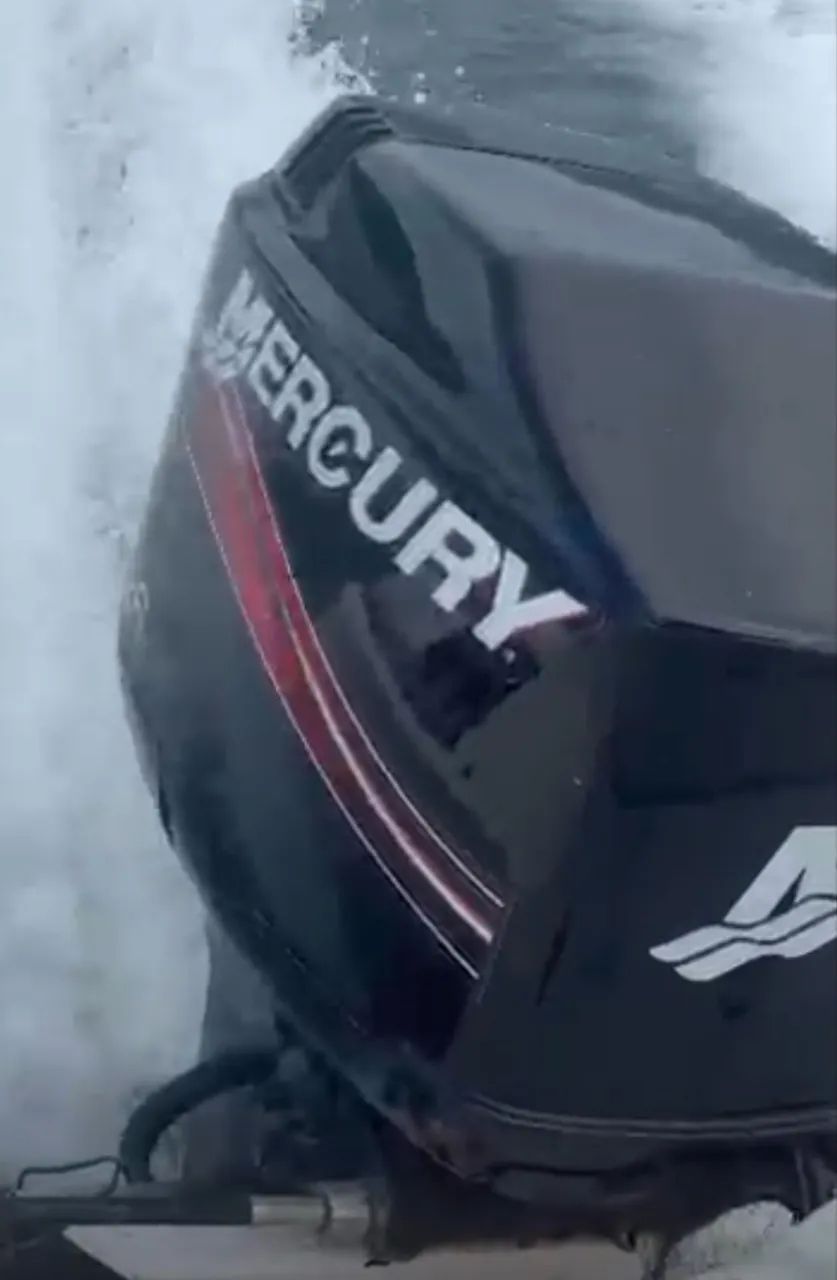 Motor Mercury 150hp 2t injeção eletrônica motor 