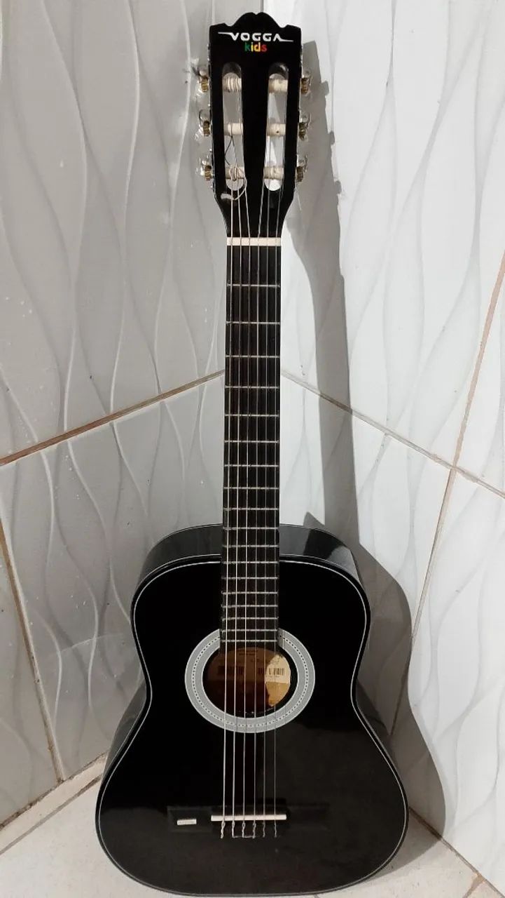 Vende-se violão em perfeito estado. 