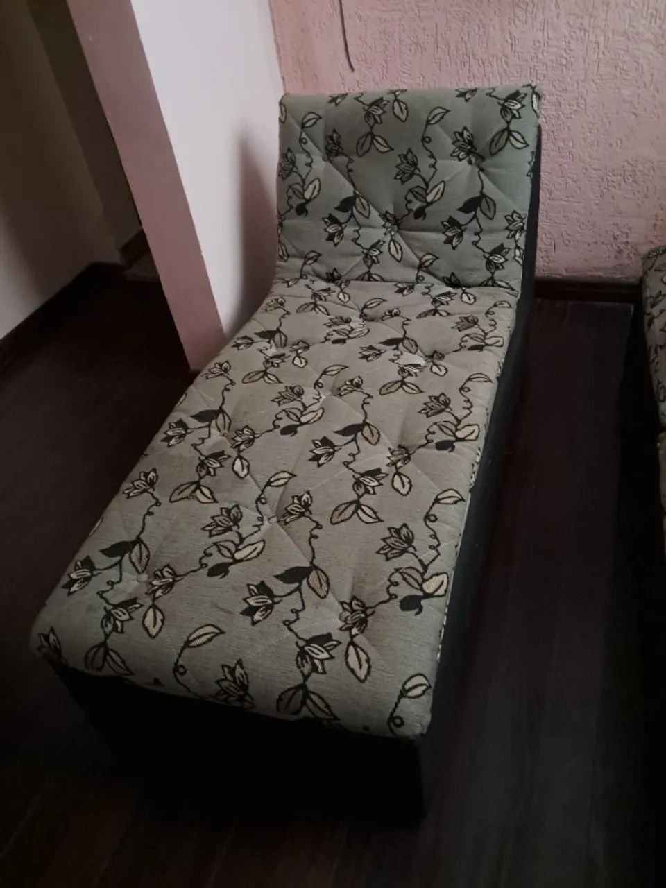 Chaise Lounge e Sofa 2 lugares Herval Preto Florido - Otimo Estado - Foto 5