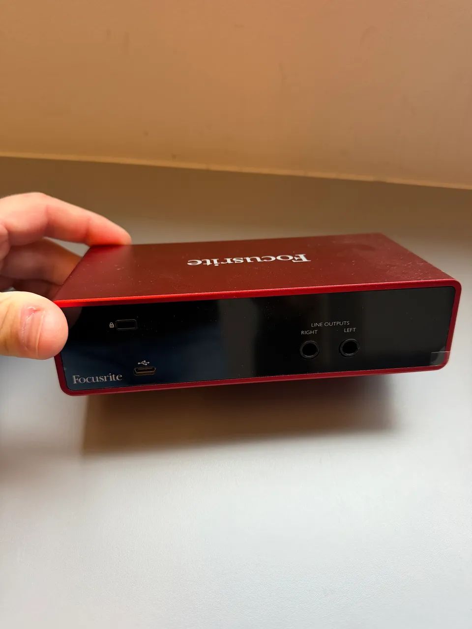 Focusrite Scarlett 2i2 3ª Geração - Interface de Áudio USB - Zerada - Foto 3