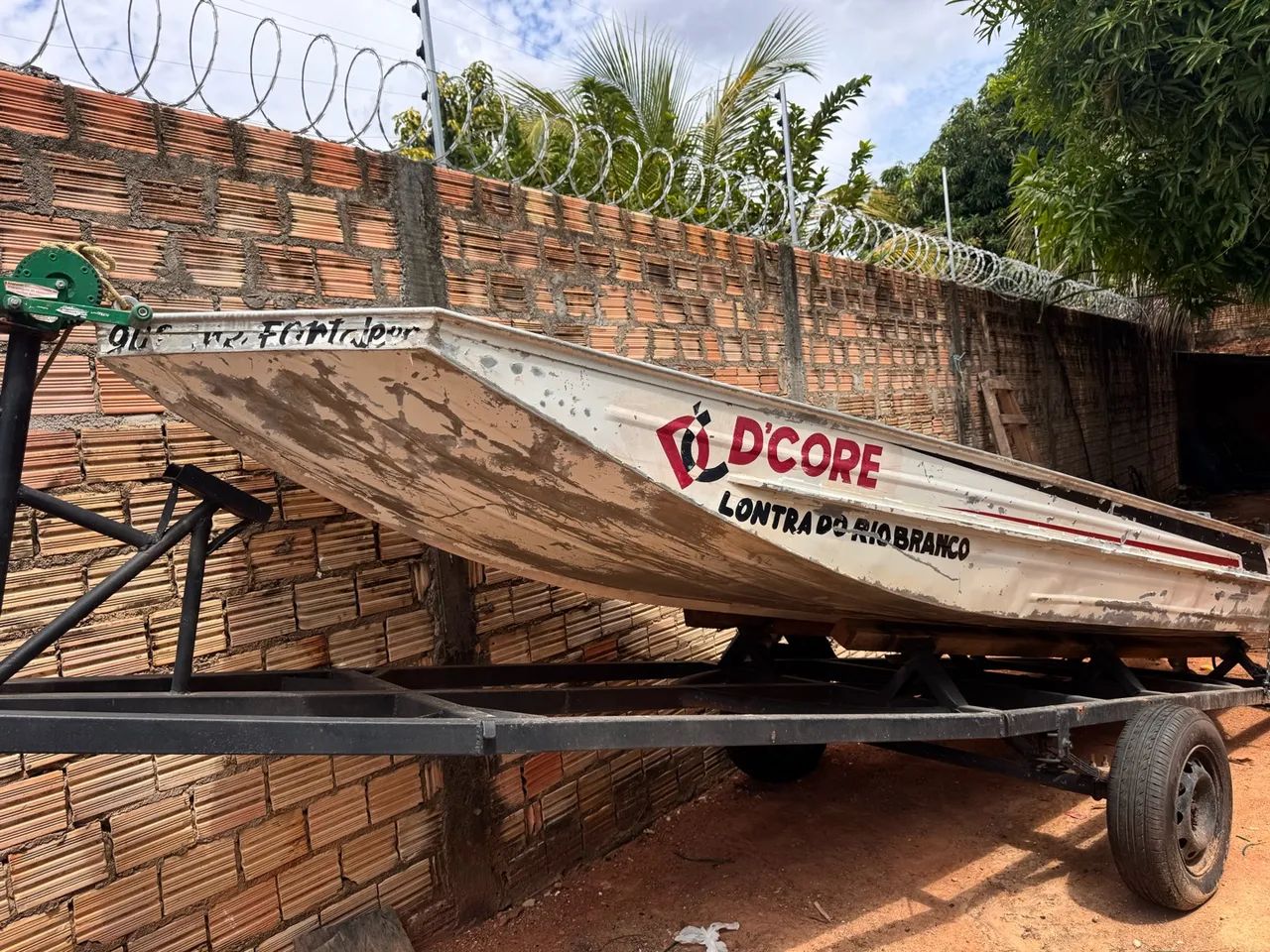 Vendo canoa ,carroça e motor 