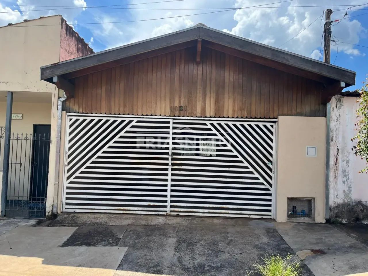 Casa à venda no bairro Vila Industrial