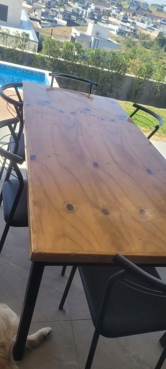Mesa de madeira com 6 cadeiras