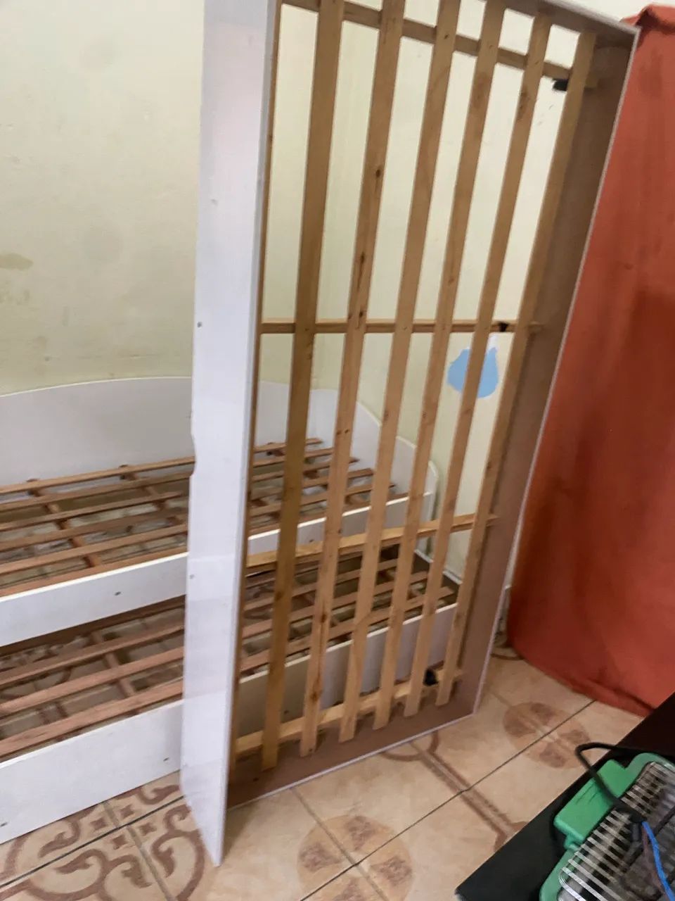 Cama de solteiro com cama auxiliar e outra auxiliar sem colchão  - Foto 4