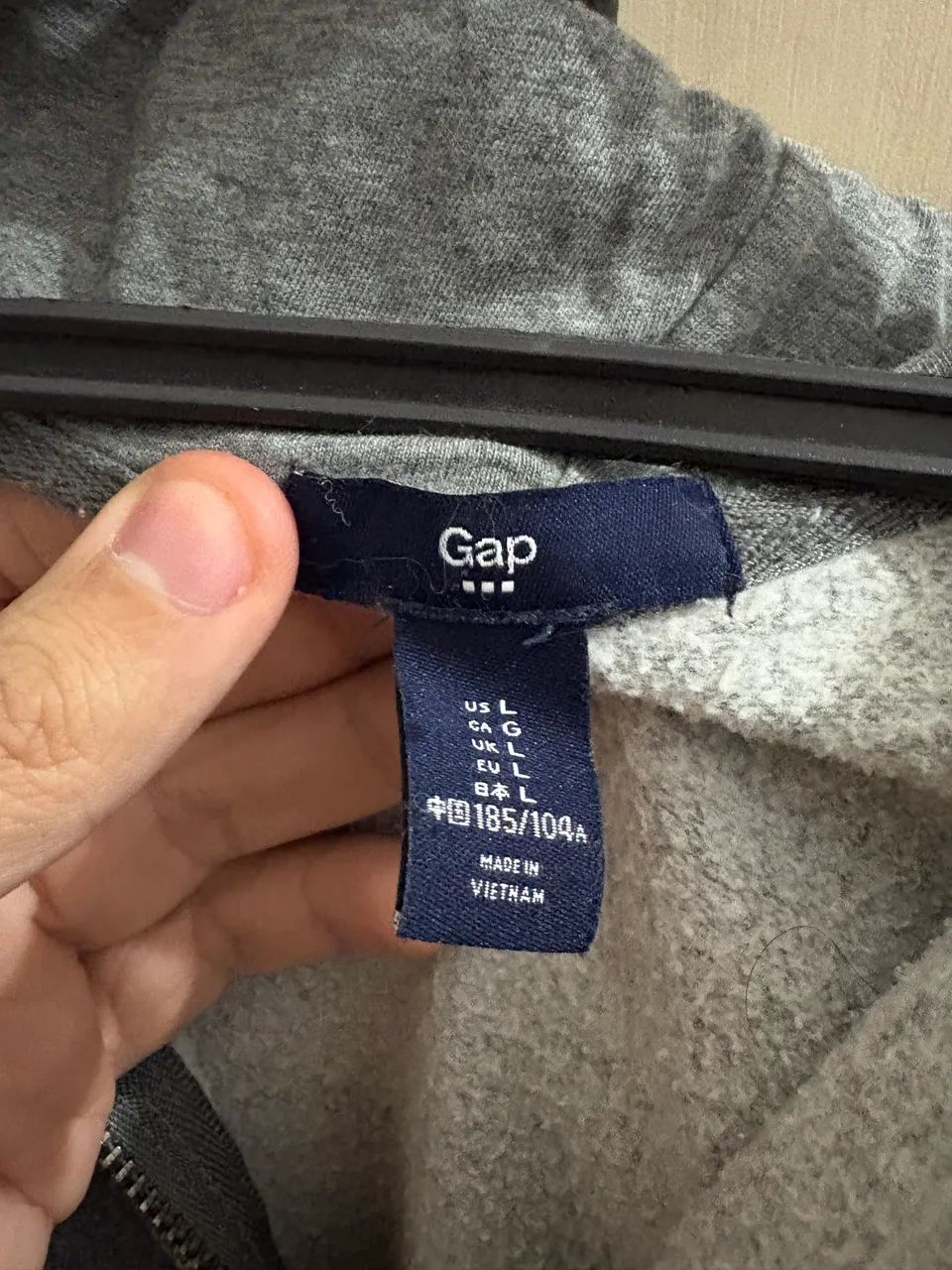 Moletom GAP Original Cinza com Capuz e Zíper | Tam. L - Foto 2