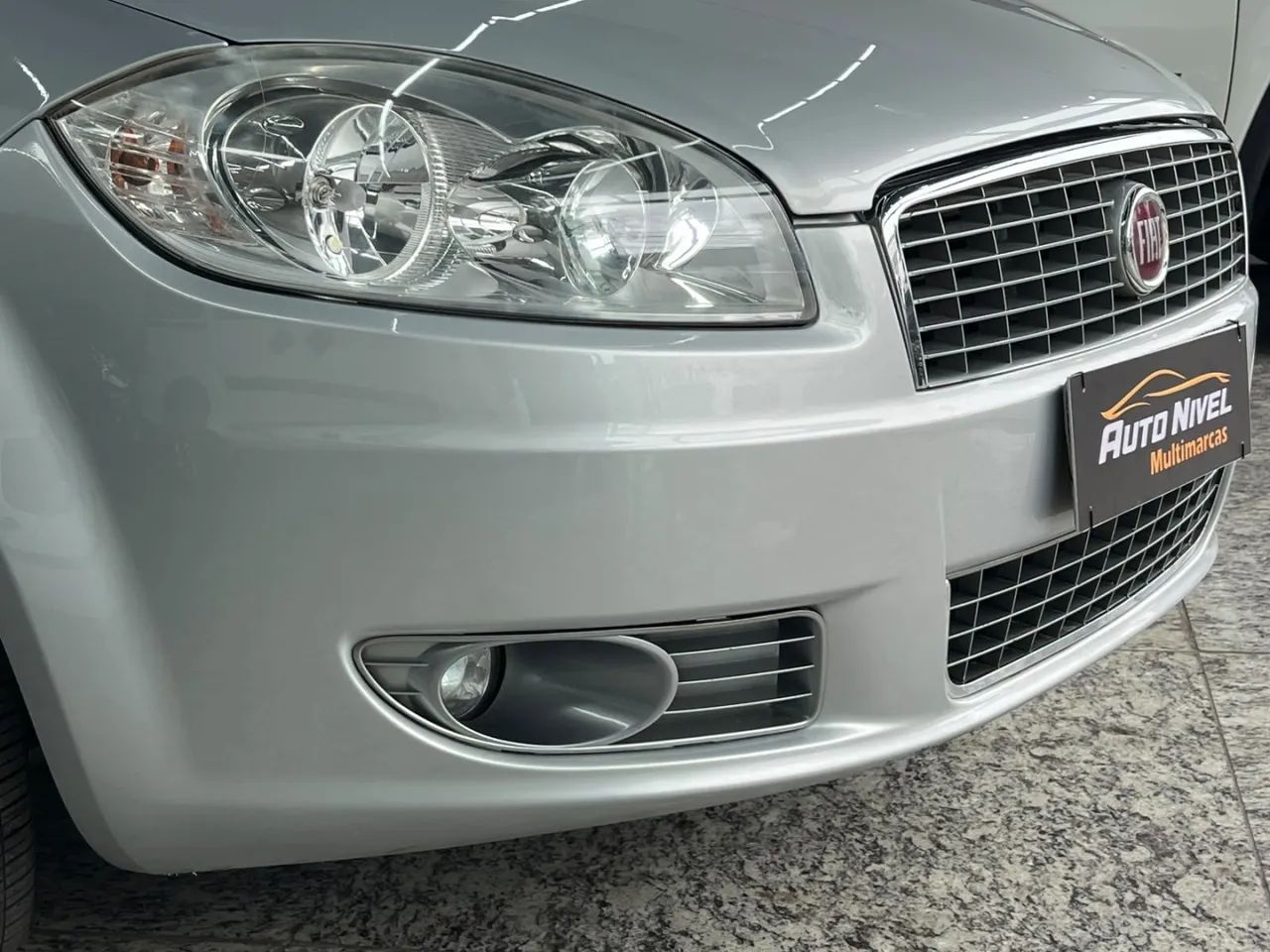 Fiat Linea Absolute 1.9/1.8 Flex Dualogic 4P 2010 - Foto 5