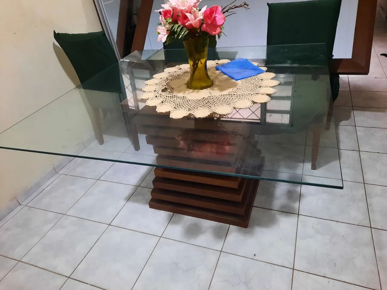 Mesa de madeira com vidro - Foto 2