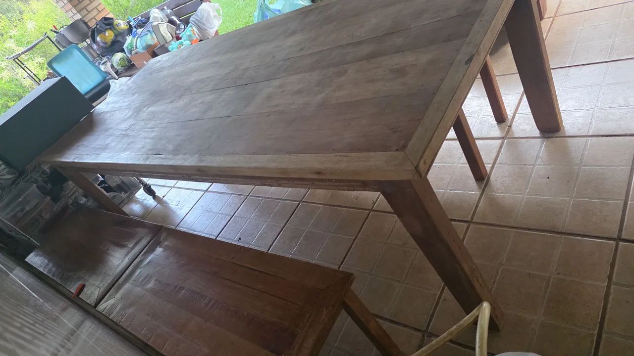 Mesa em madeira maciça usada - Foto 2