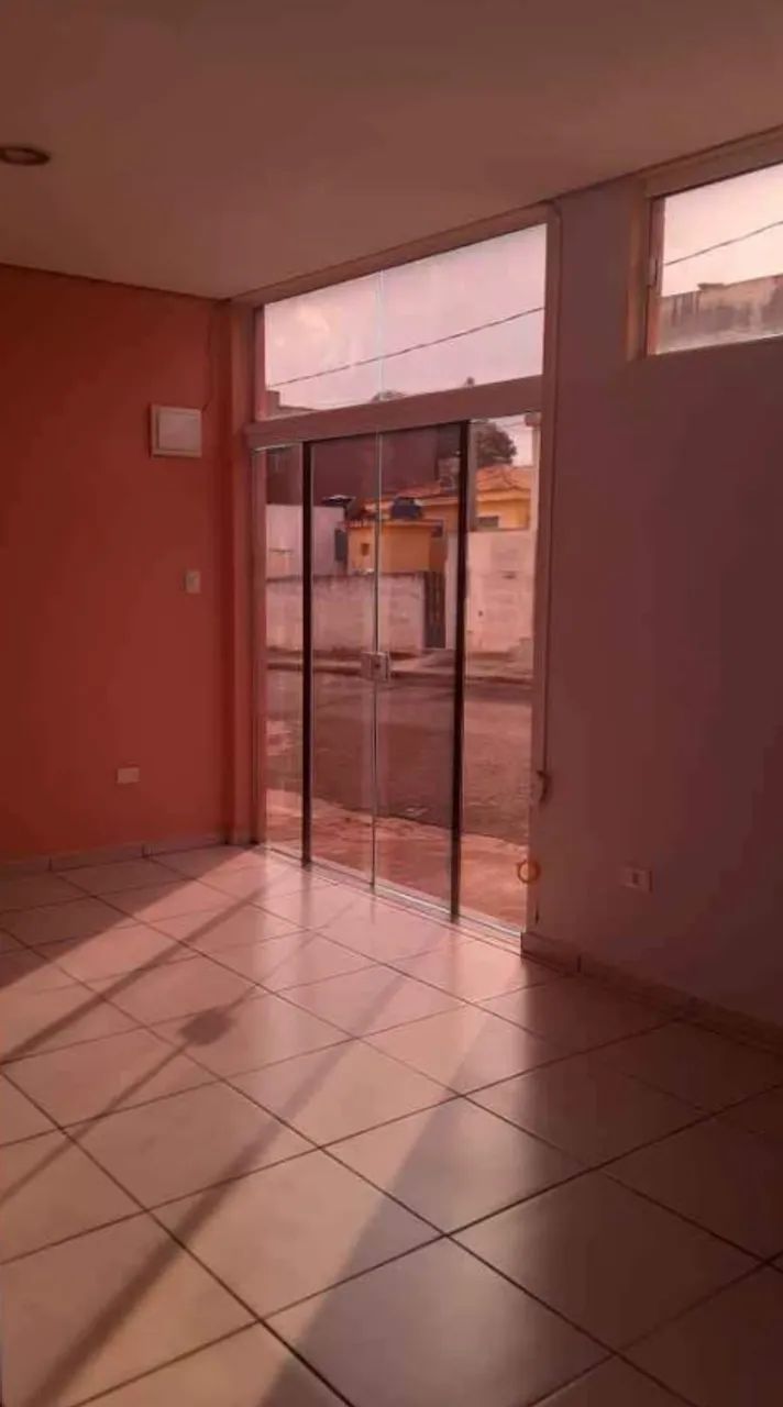 Sala Comercial com 18m², no centro de Iperó, ideal para pequenos negócios. 