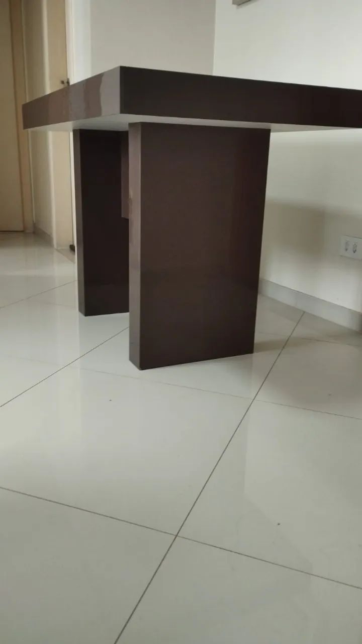 Elegante mesa de jantar em madeira  - Foto 2