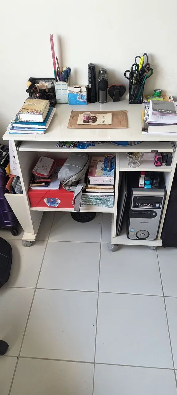 Mesa de Escritório com divisórias 