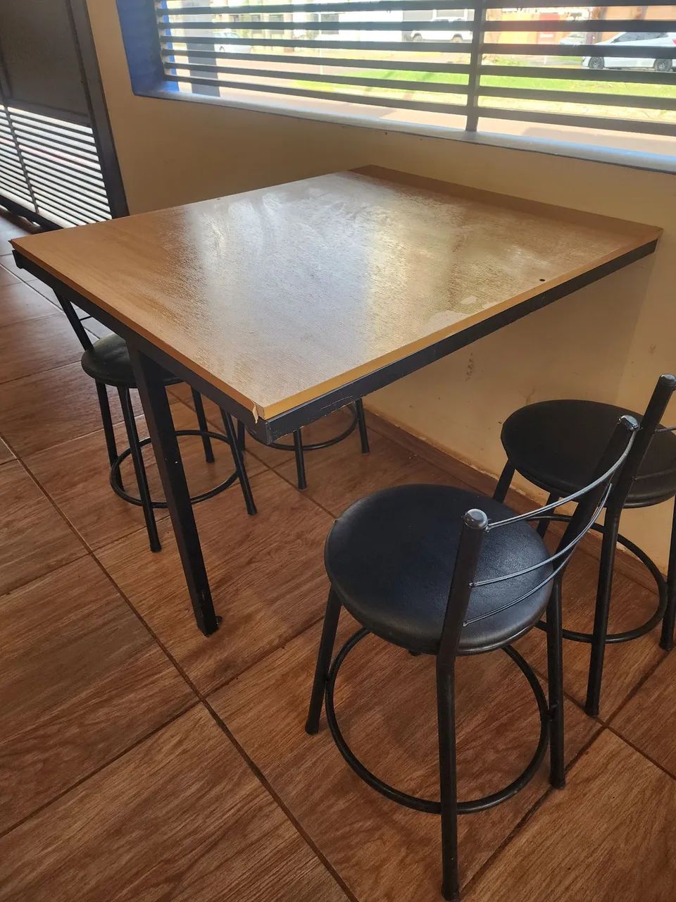 Mesa de jantar 4 lugares, madeira  - Foto 3