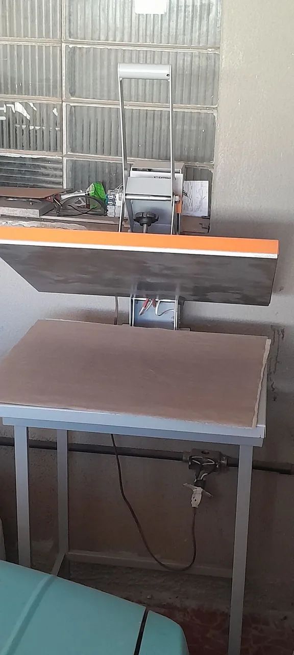 Prensa plana Extenso Maquinas completa com base