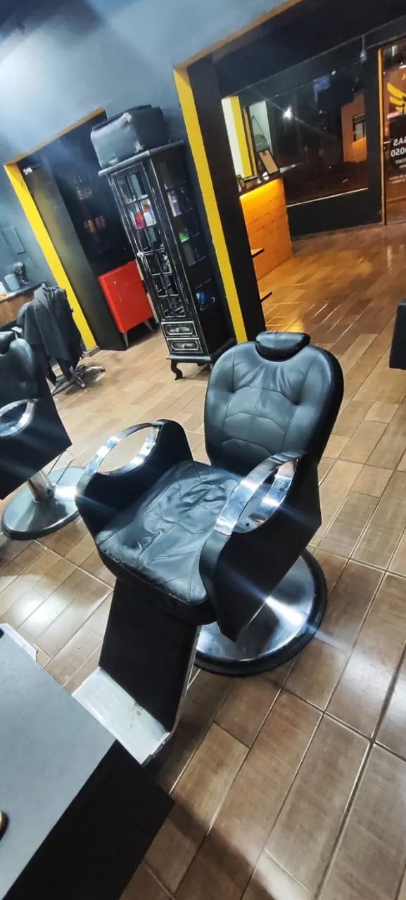 VENDO 3 POLTRONAS PARA BARBEARIA RECLINÁVEL  - Foto 4
