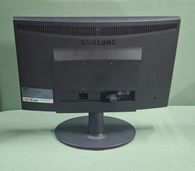 Monitor Samsung 18.5" LED VGA/DVI/HDMI (adaptador)     - Foto 2