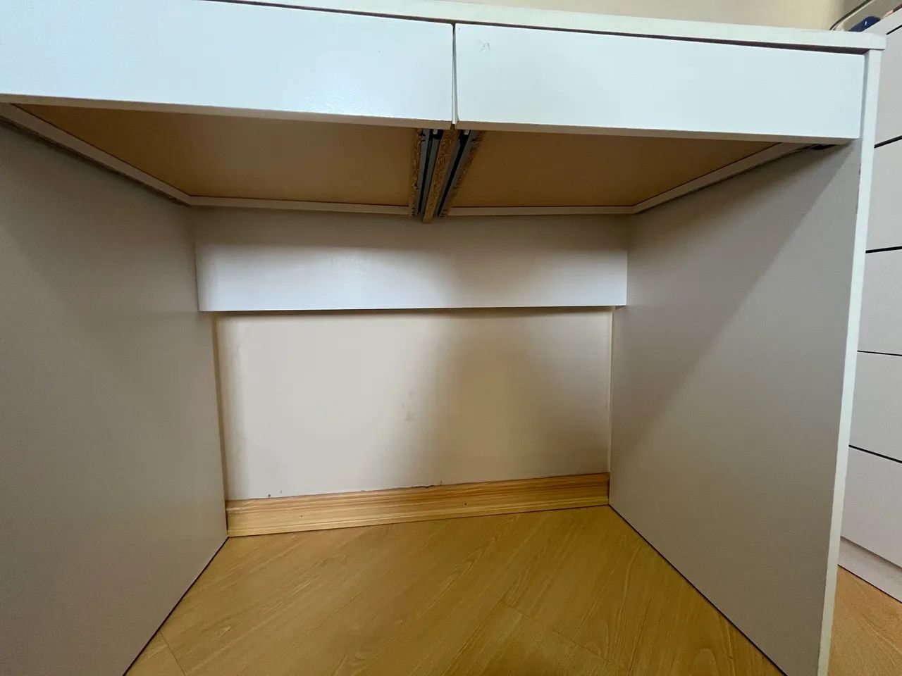 Escrivaninha branca com 2 gavetas - Foto 5