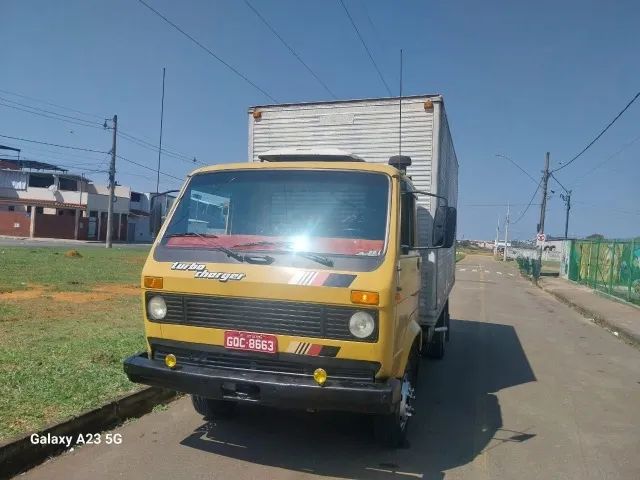 Caminhão 3/4 baú 