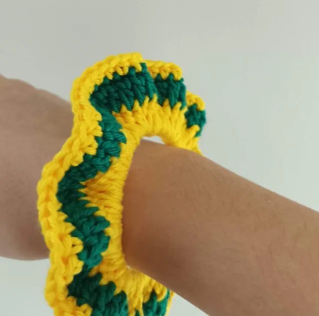 Pulserinha e Xuxinhas da Copa feitas em Crochê  - Foto 5