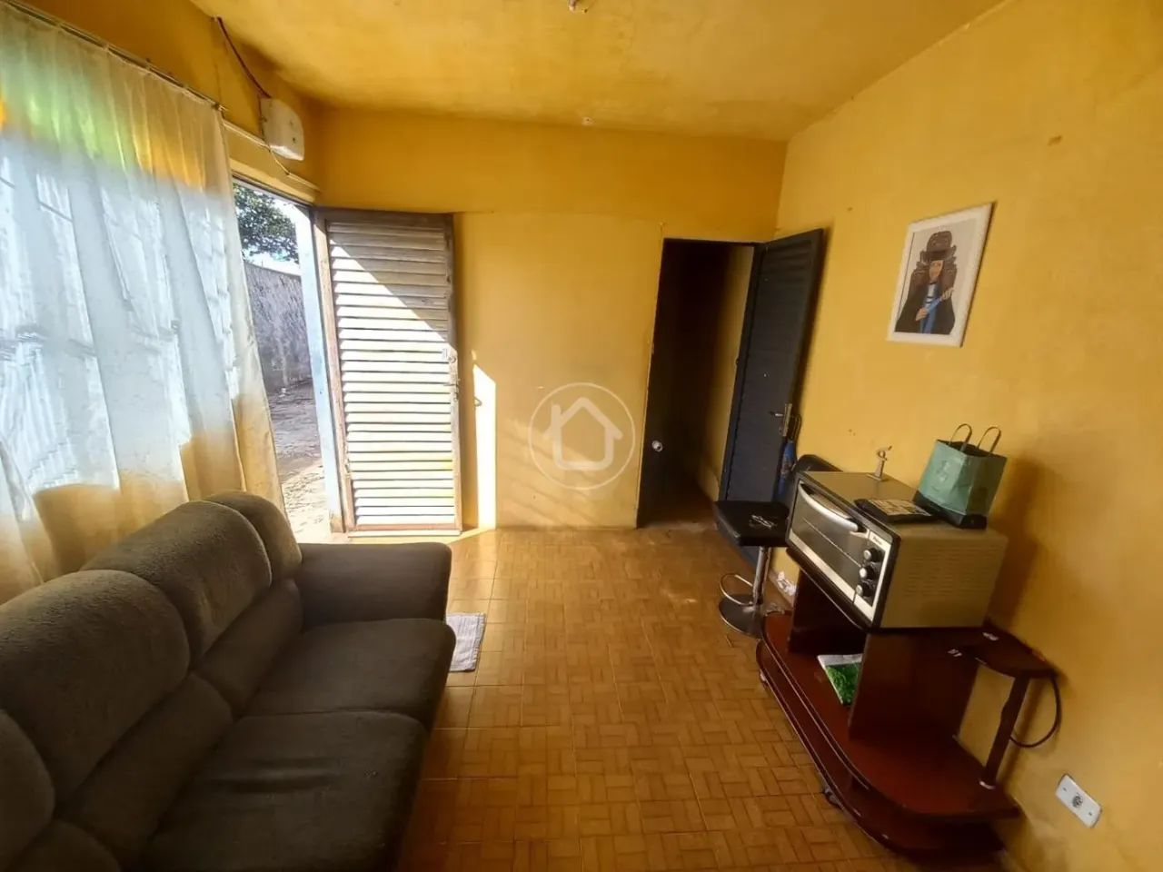 CASA DE ESQUINA COM GRANDE SOBRA DE TERRENO - Foto 3
