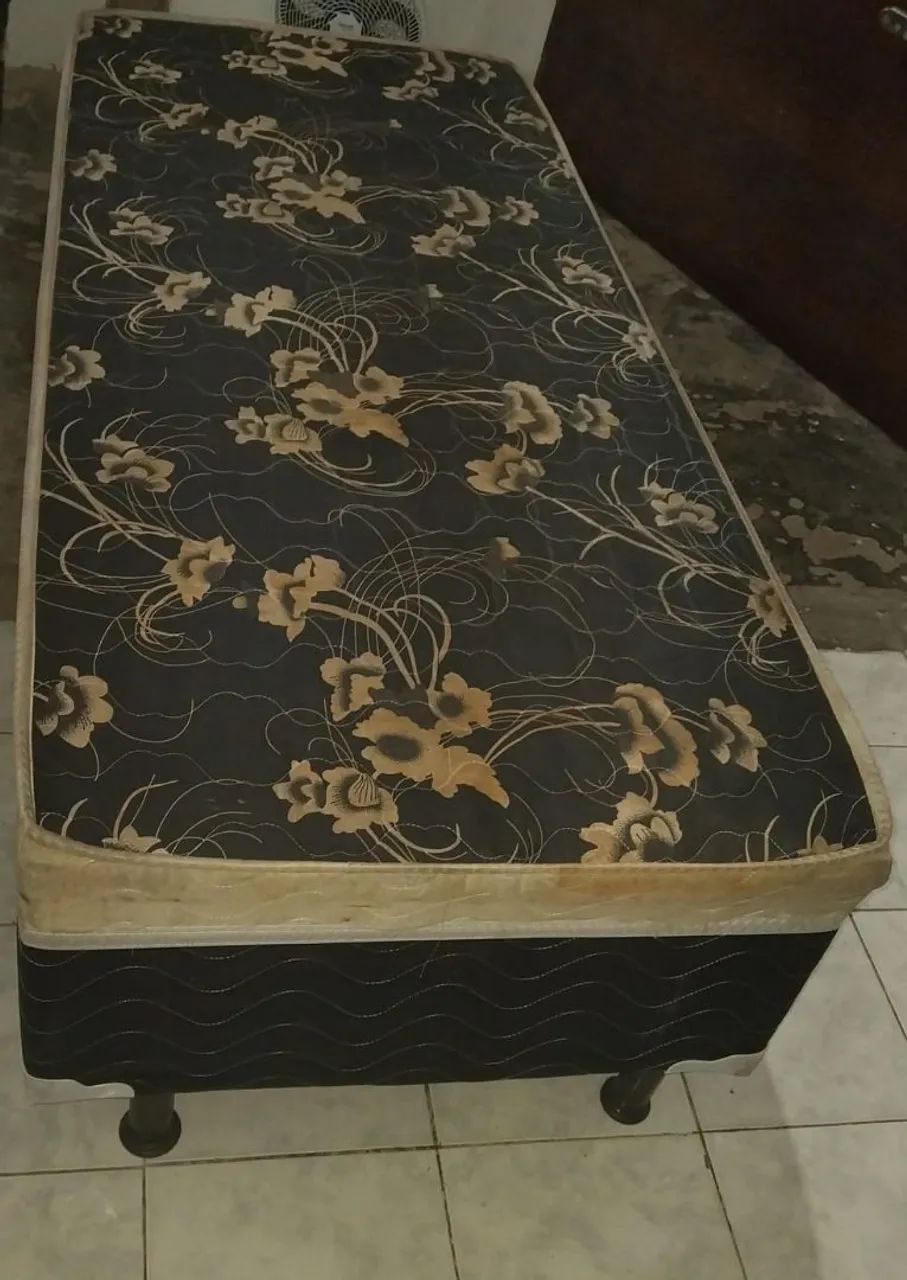 Cama solteiro.