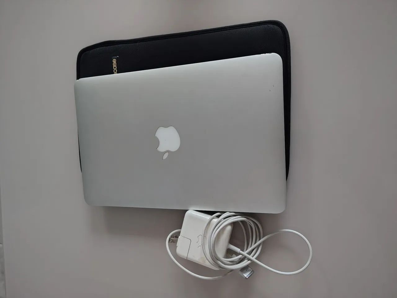 MacBook Air mid/ Ano 2012