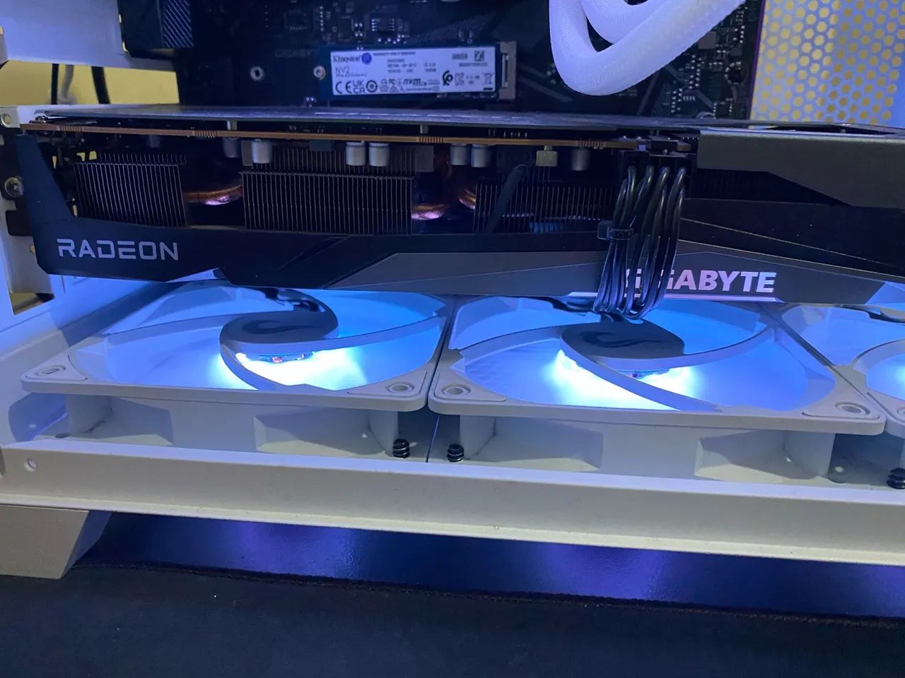 Rx 7600 triplo fan gigabyte 