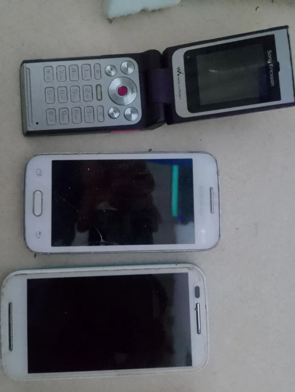 Celular pra reaproveitar peças não sei o defeito.. - Foto 2