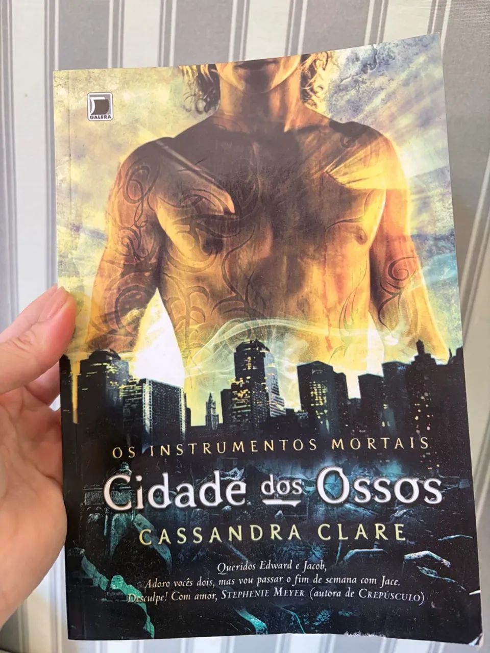Livro Cidade dos Ossos - Foto 4
